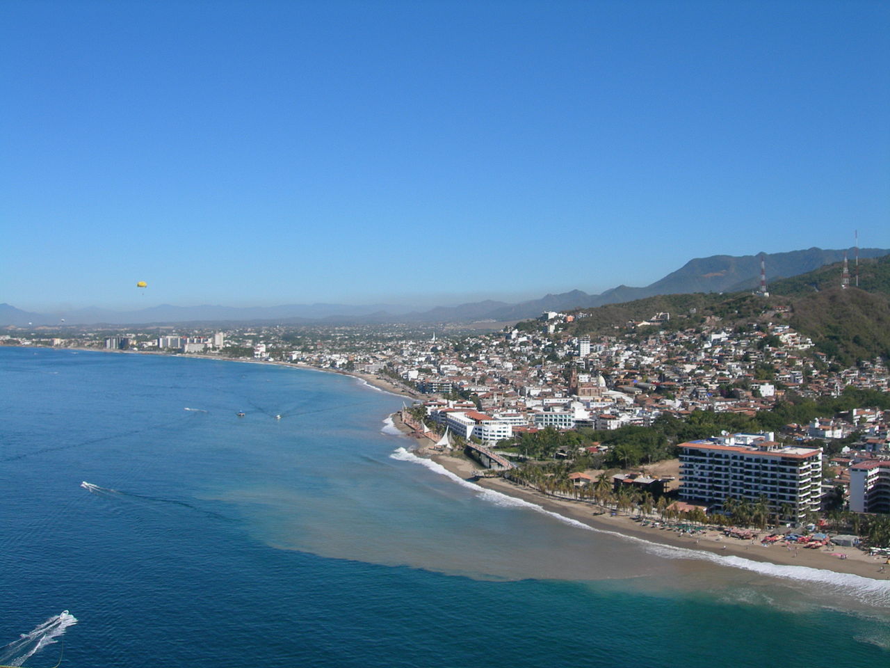 1280px-Puerto_Vallarta_071